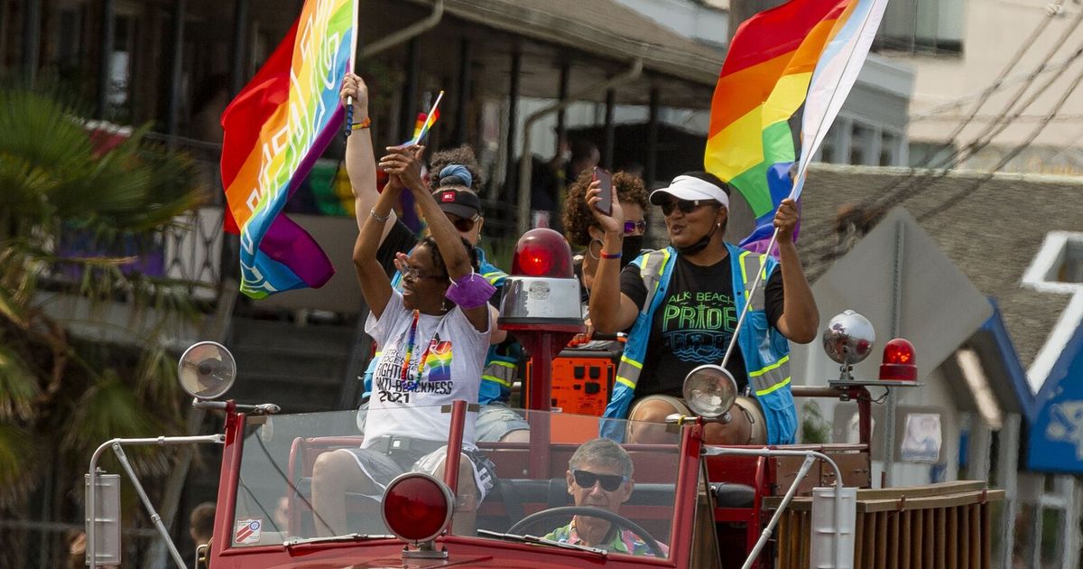 阿尔基海滩骄傲活动如何在整个夏季保持包容的 LGBTQ+ 活动