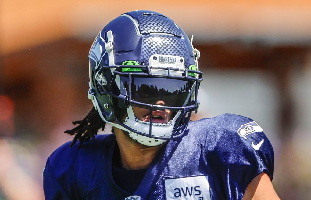 Seahawks trio of rookie RBs, including Alex Collins, get long look during  minicamp