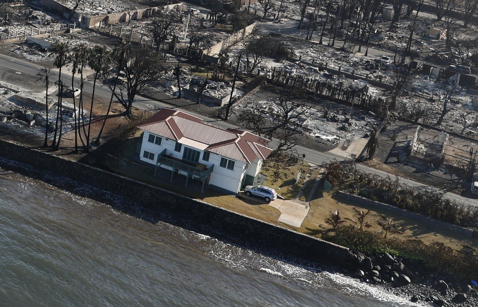 The real story behind that photo of a weirdly unscathed house in