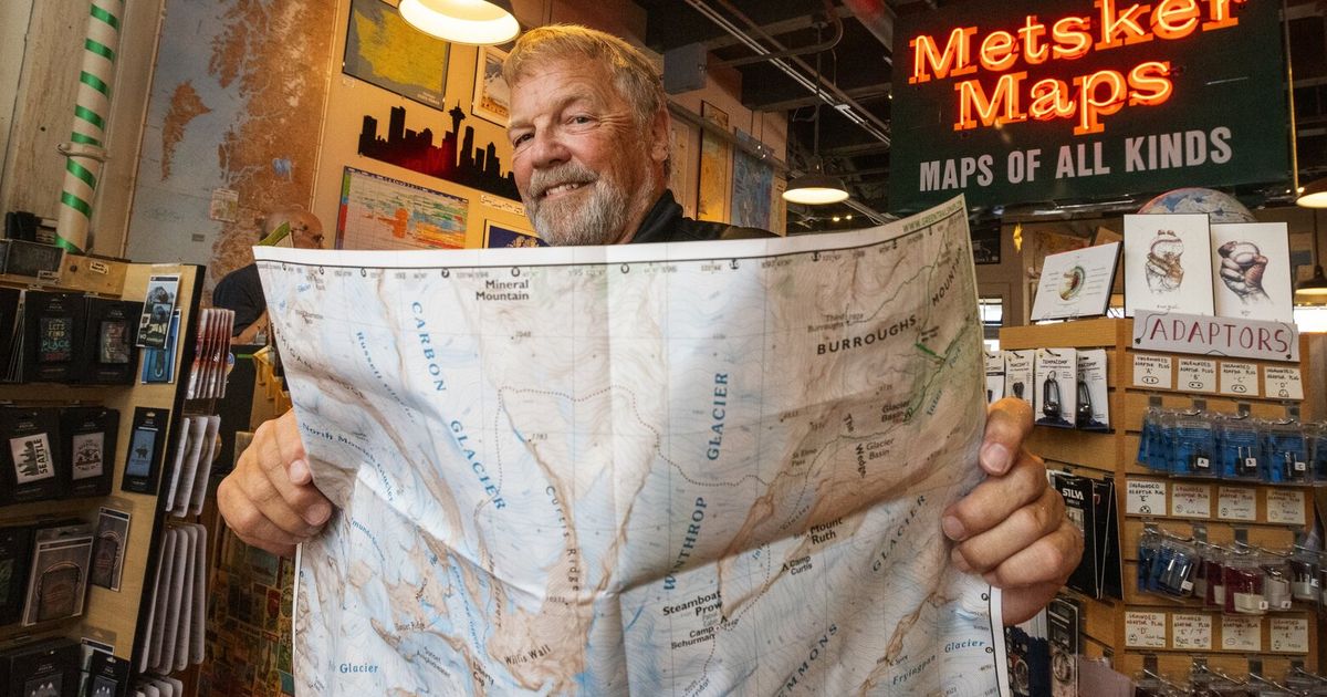 西雅图地图制作者庆祝指导徒步者50年的成就