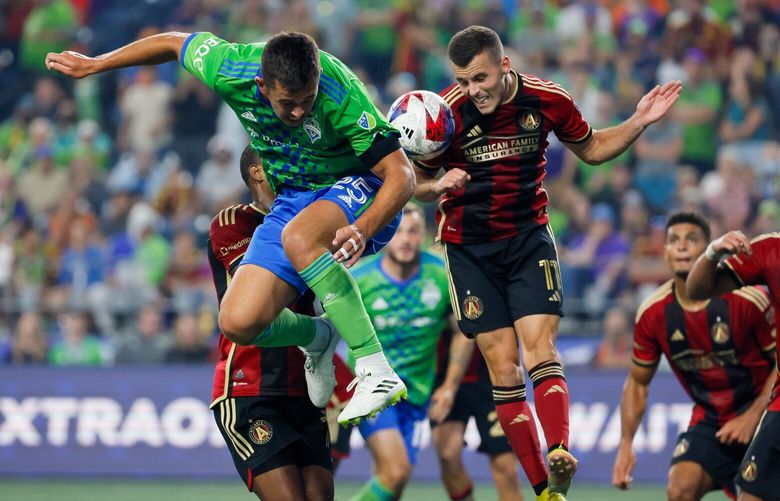 Seattle Sounders FC defender Jackson Ragen and Atlanta United FC defender Brooks Lennon go up for a header on a corner kick during the first half. 224757