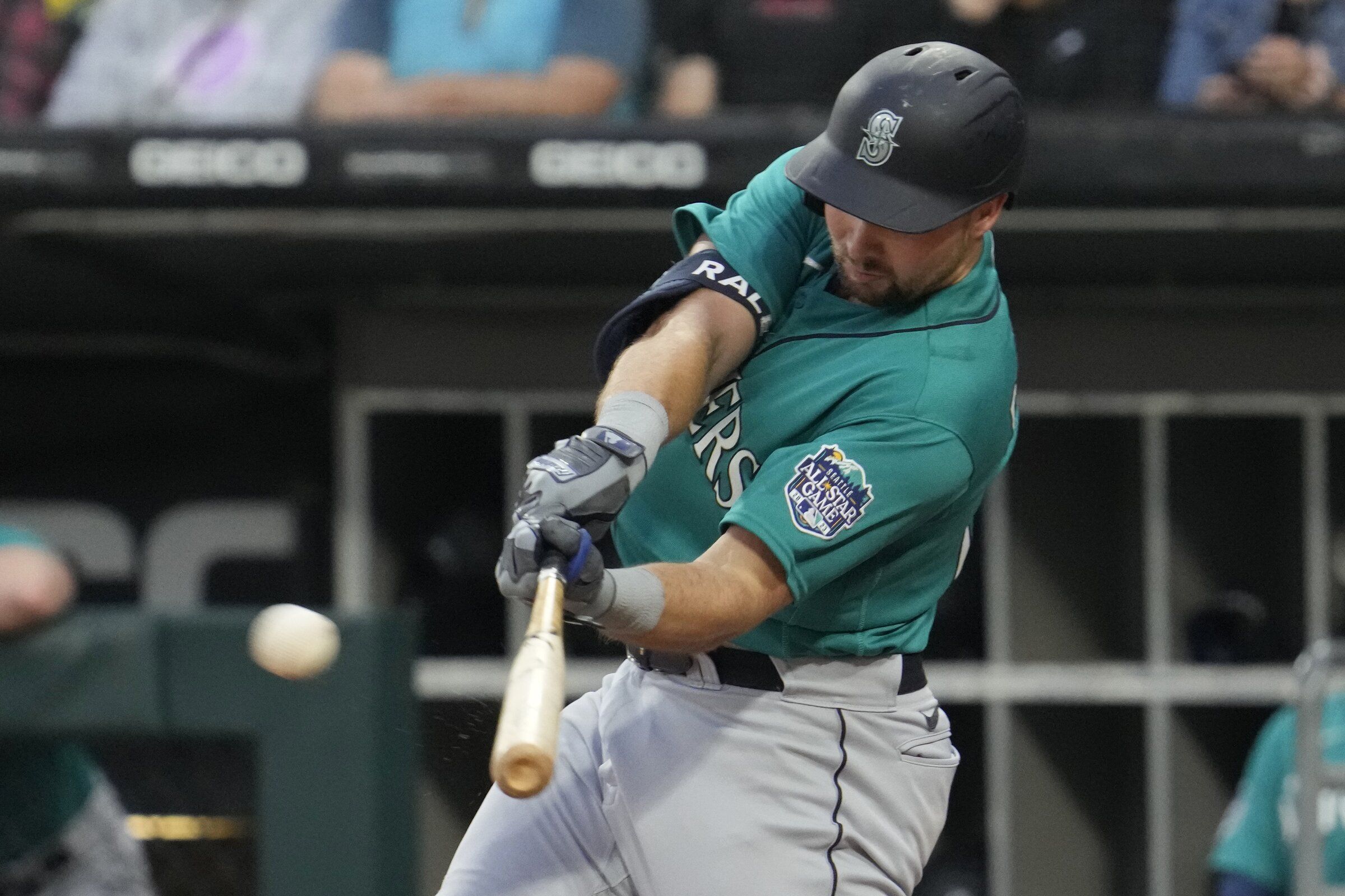 Mariners win 7th game in a row to increase lead on Blue Jays in