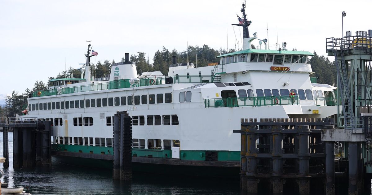Ferry runs aground in San Juan Islands; no estimate for return of service