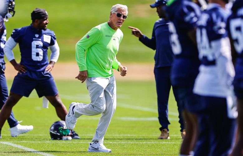 Seattle Seahawks linebacker Levi Bell (98) waits for a receiver