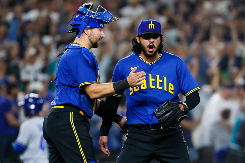 Kansas City Royals unveil new home, road uniforms