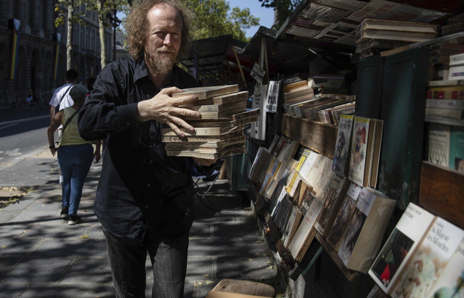 Paris Booksellers Won T Let Their Street Stands Along The Seine Be   08252023 Paris Tzr 074905 