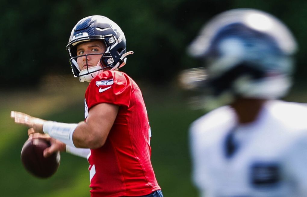 Seattle Seahawks linebacker Levi Bell (98) gets set during an NFL