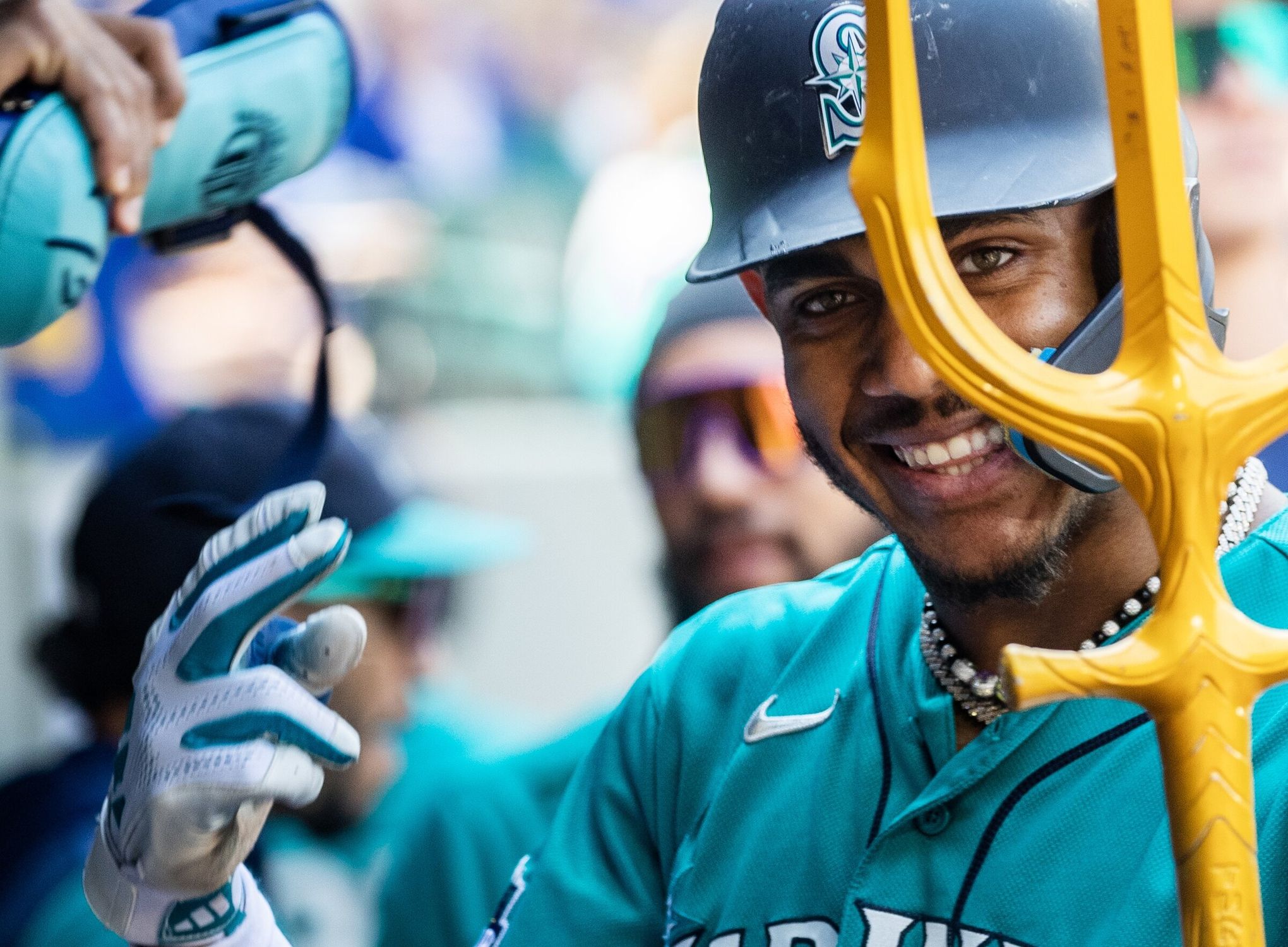 Mariners strive to extend run barrage vs. Astros