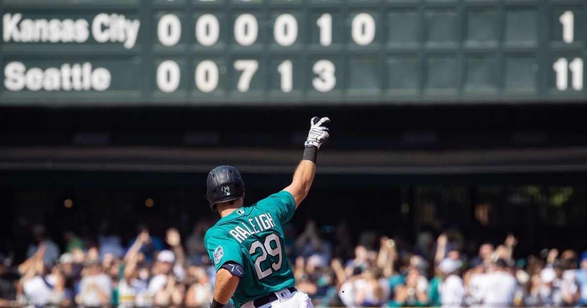 How did Mariners get to first place? With the best offense in baseball