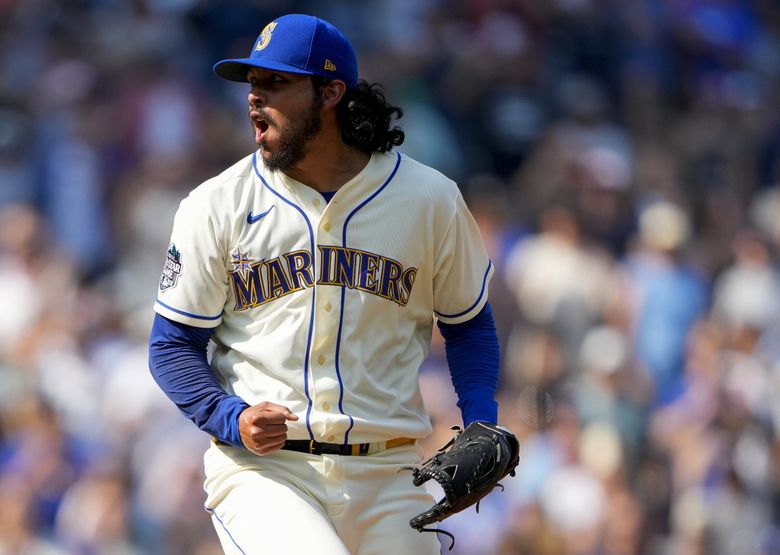 Mariners edge Royals, pull into tie for 1st in AL West