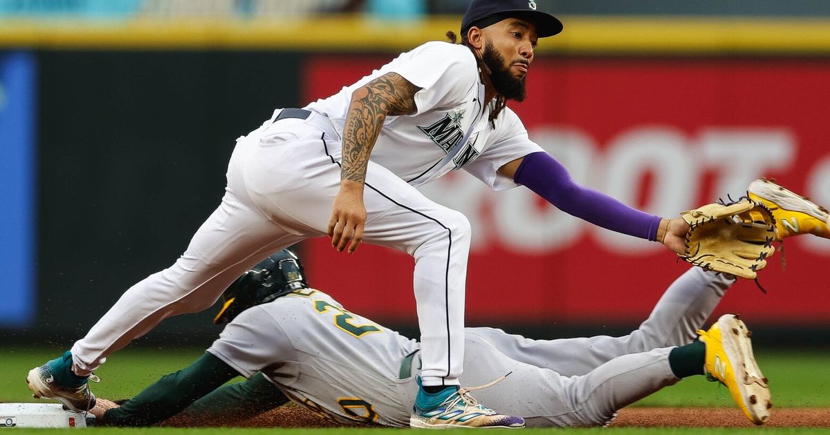 PHOTOS: Mariners clinch playoff spot after win over Athletics – KIRO 7 News  Seattle