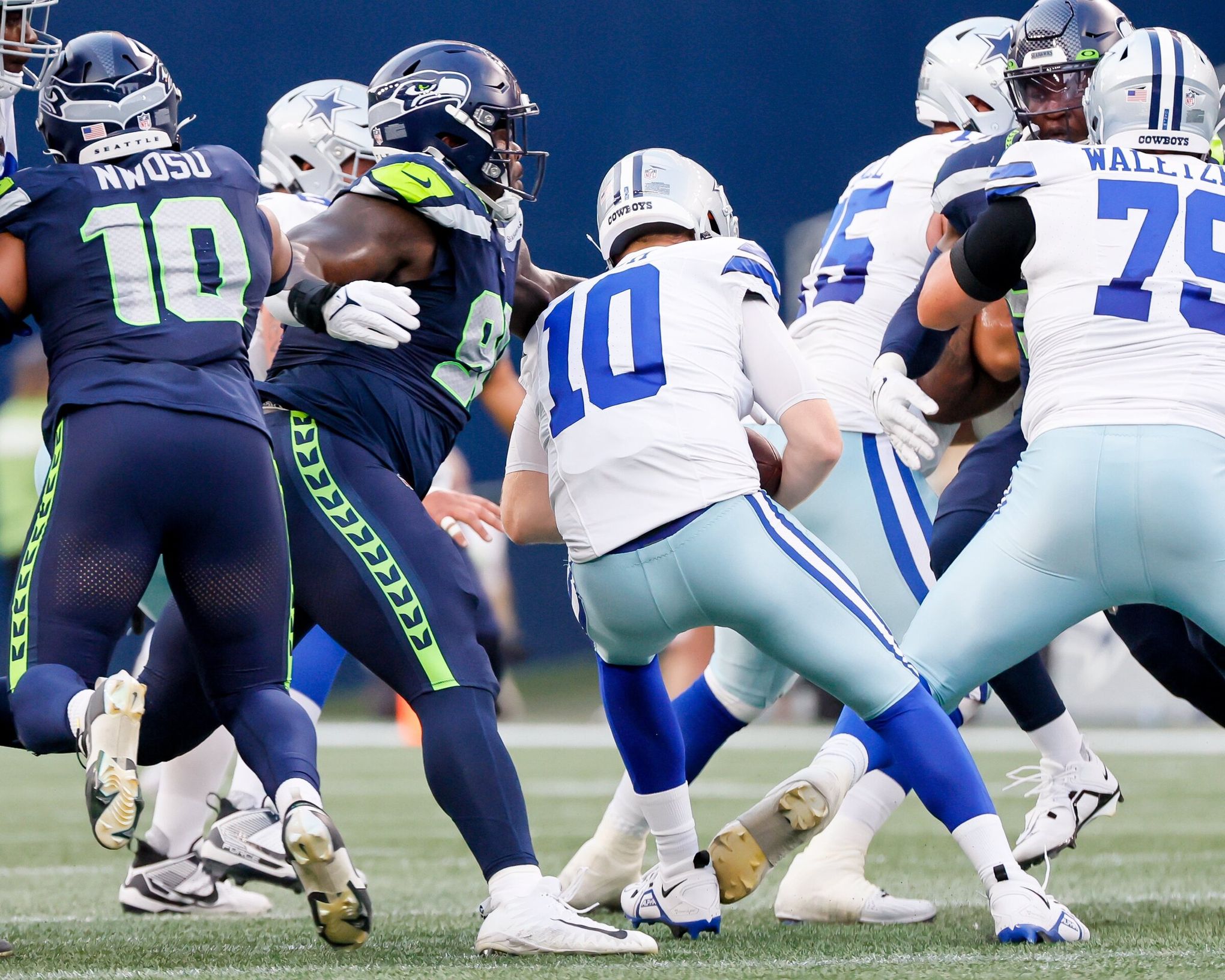 Bobby Wanger keeps Seahawks defense rolling despite injuries