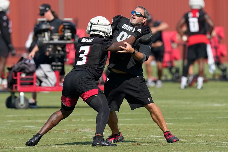 Linebacker Bud Dupree signs with the Atlanta Falcons