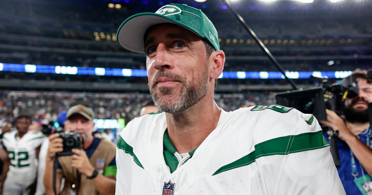 New York Jets Quarterback Aaron Rodgers Merchandise Booms Ahead of Debut -  Bloomberg