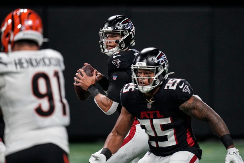 QB Desmond Ridder impressive in preseason debut, Falcons settle