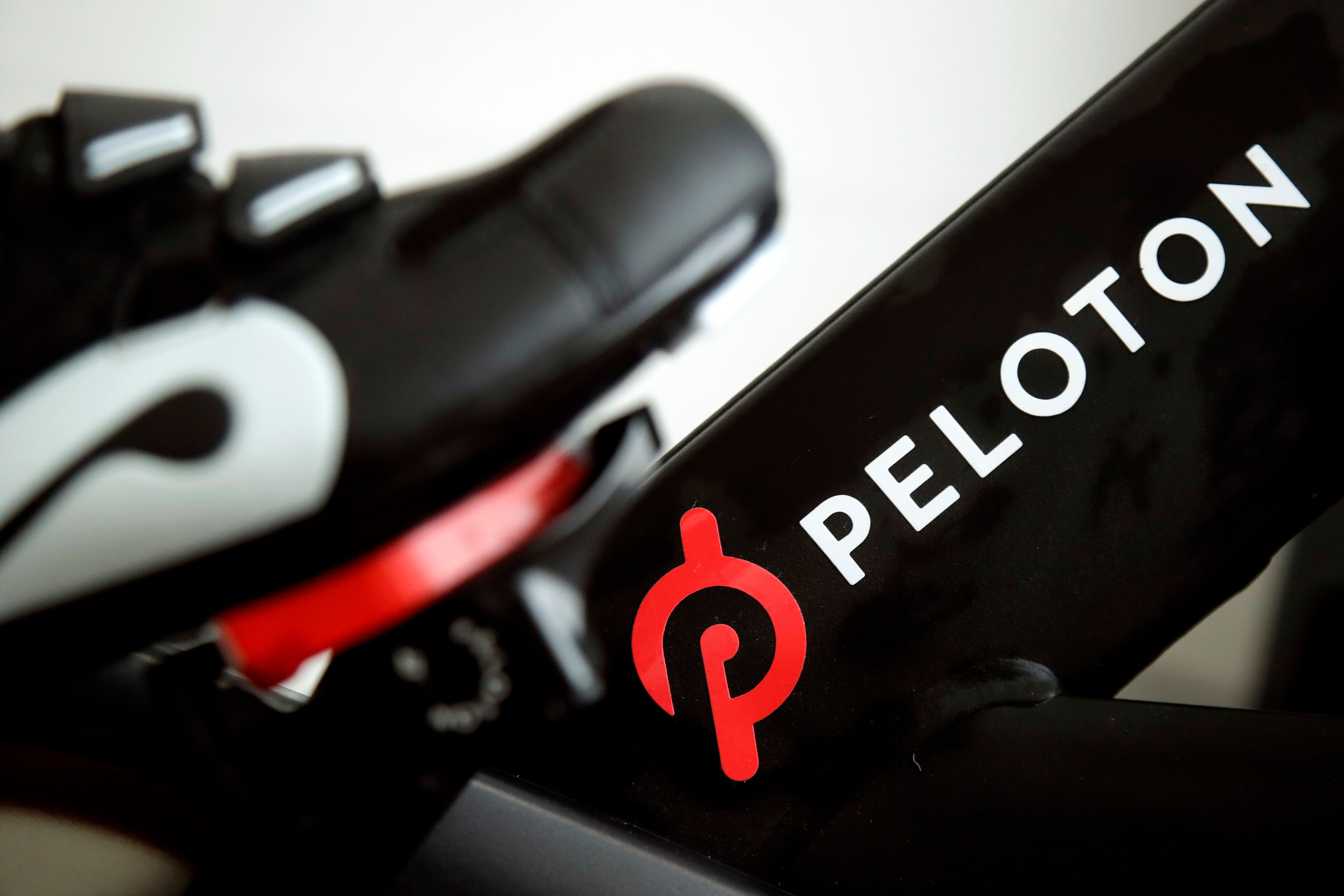 Bigger seat for online peloton