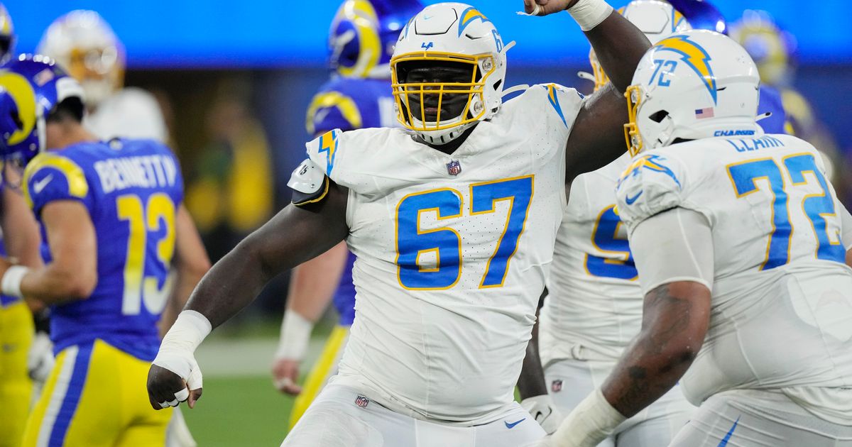 Chargers go wild for Nigerian teammate who recorded sack in his first-ever  organized football game