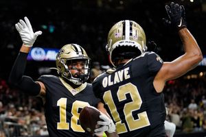 NFL Pre-Season Roundup: Carr throws TD pass in Saints debut