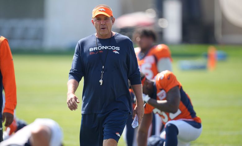 Jets hire former Broncos coach Hackett to run offense