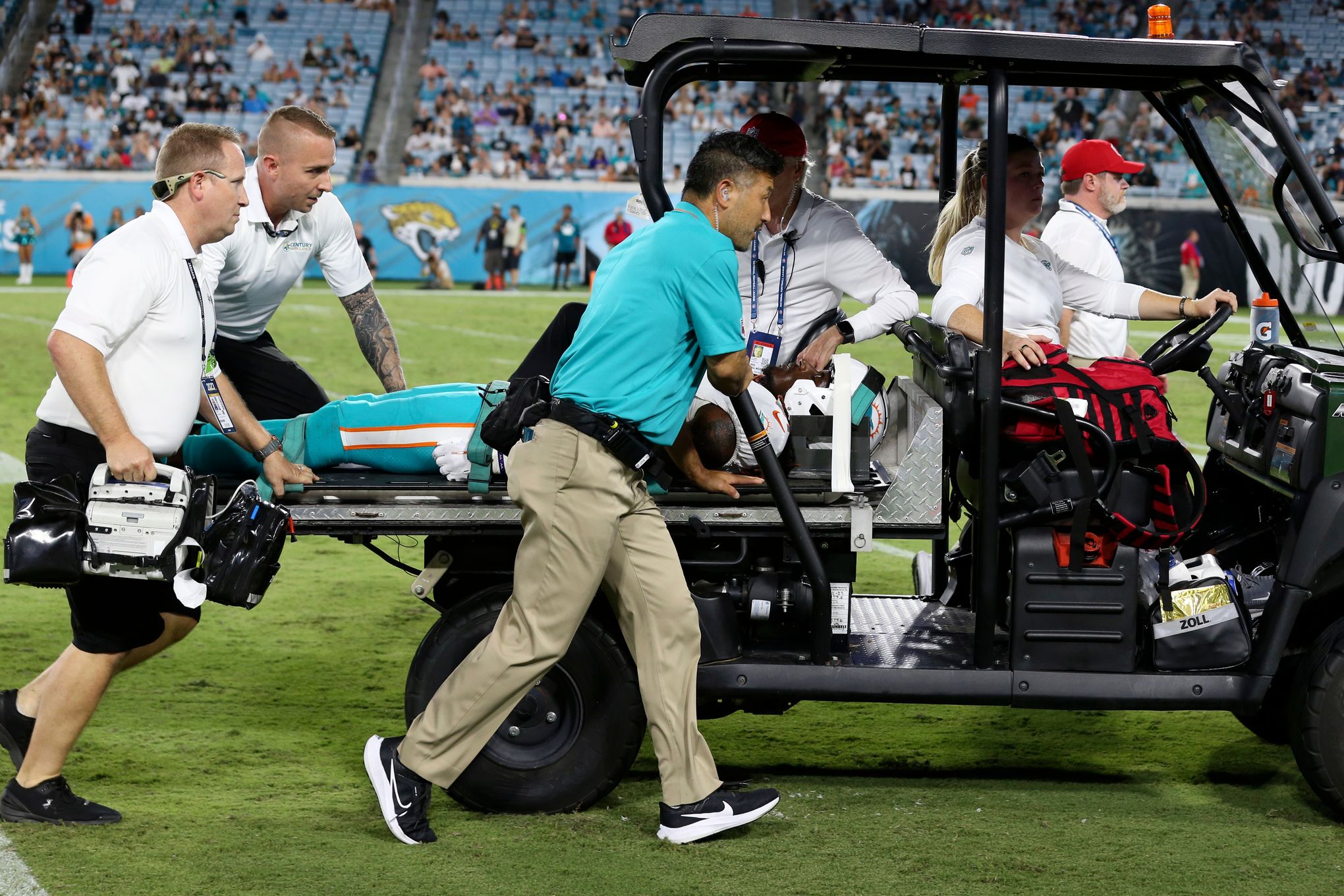 Hawaii's Tua Tagovailoa carted off the field after injury against