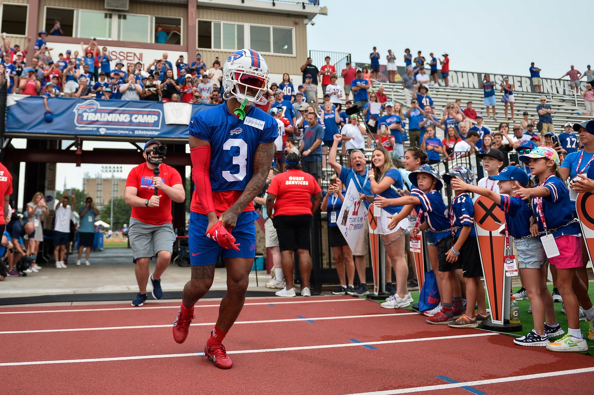 Damar Hamlin attends Bills, Bengals playoff game as safety