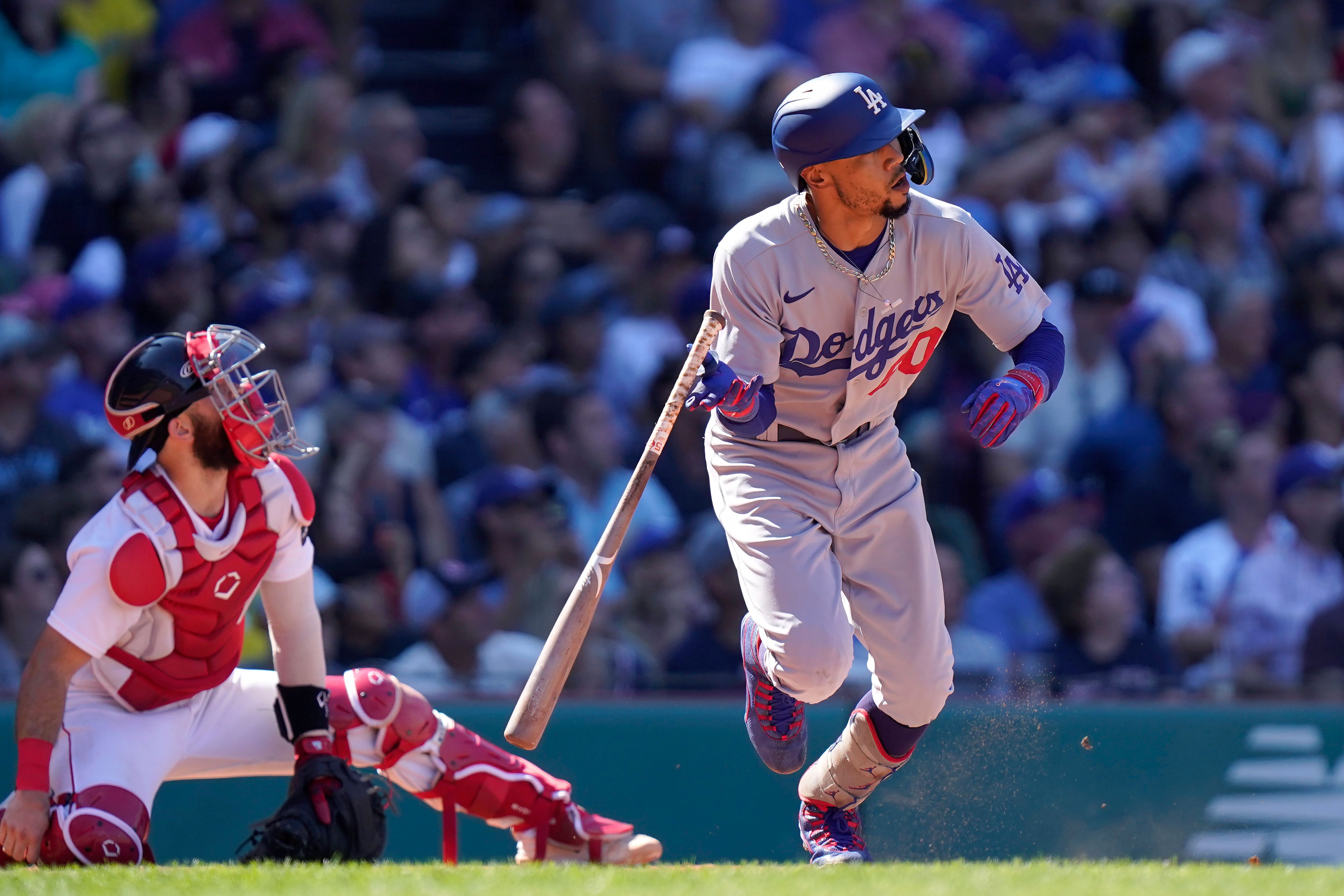 Bellinger, Betts rally Dodgers, cut Braves' NLCS lead to 2-1 | |  tylerpaper.com