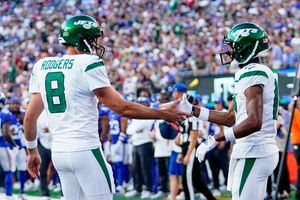 Aaron Rodgers throws first TD pass with the Jets in his second series vs.  Giants - The San Diego Union-Tribune