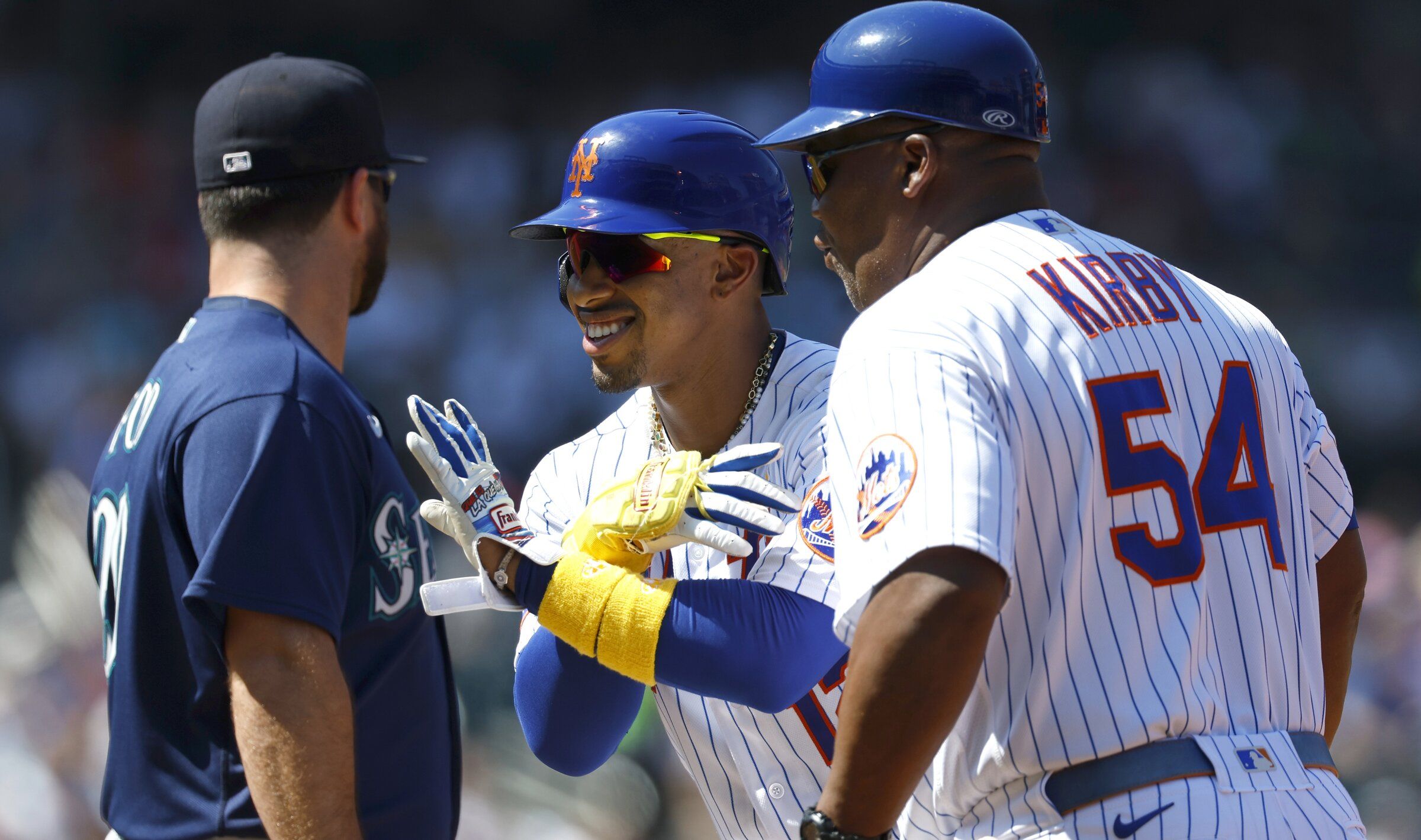 Mariners lose 6-3 to Mets, lead Rangers and Astros by 1 game in AL