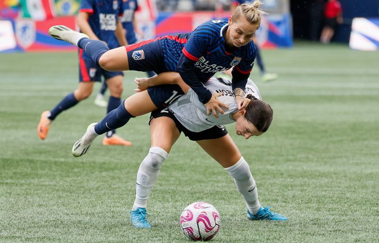 OL Reign midfielder Jess Fishlock goes for a ride on the shoulders of Orlando Pride midfielder Haley McCutcheon during the first half. 224879
