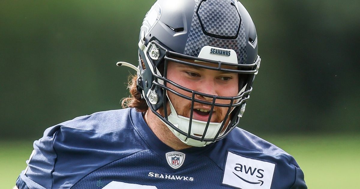 One of few competitions in Seahawks camp has Evan Brown leading race to  become starting center - The Columbian