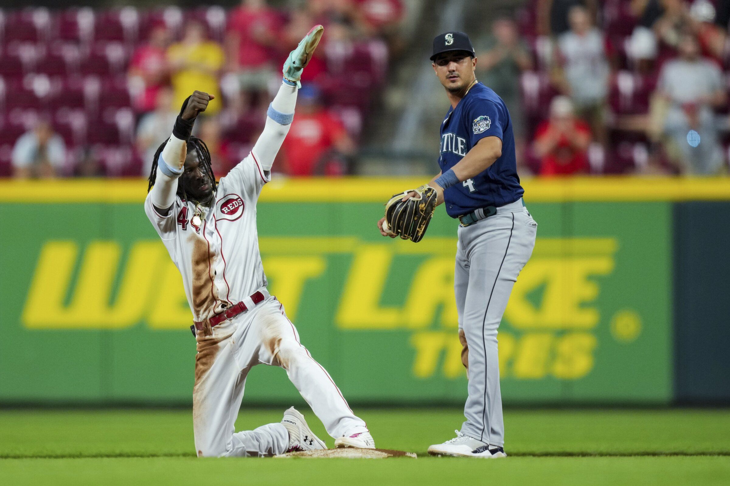 Mariners blow late lead fall out of first place after loss to