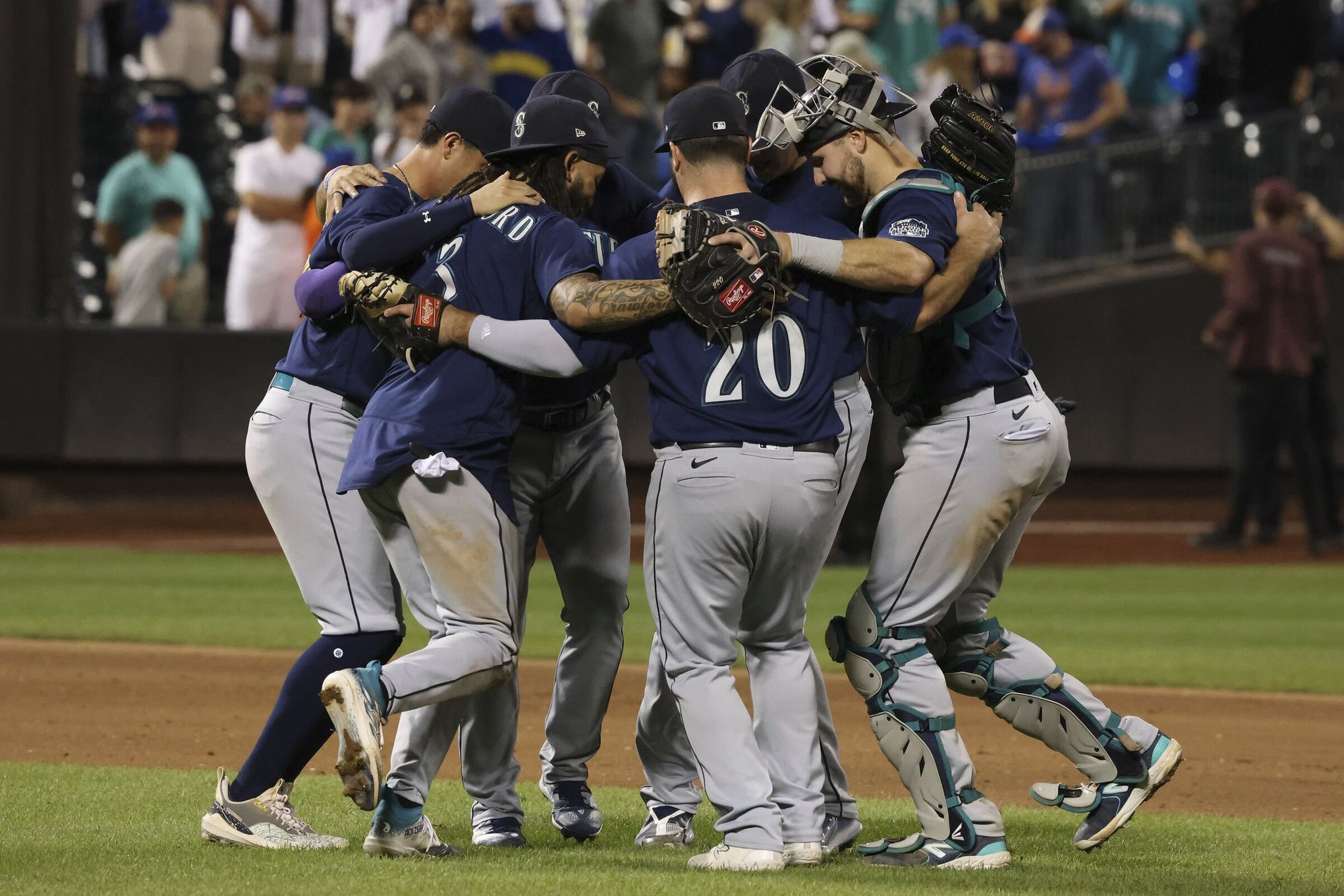 Mariners blow another opportunity in AL West, watch Dodgers celebrate winning  NL West