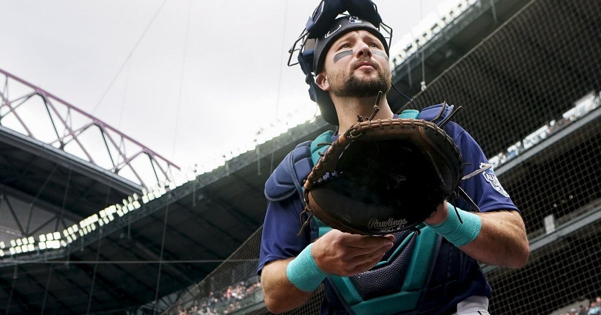 Mariners' Cal Raleigh 'overlooked,' has traits of 2 catcher legends -  Seattle Sports