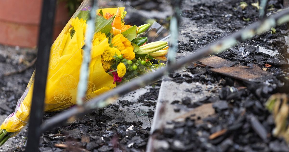 在沃灵福德火灾中发现的女性和儿童死亡案件被裁定为谋杀案