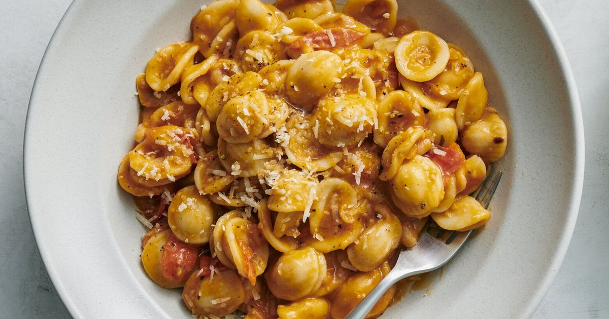 Cherry Tomato Pasta - The Foodie Takes Flight