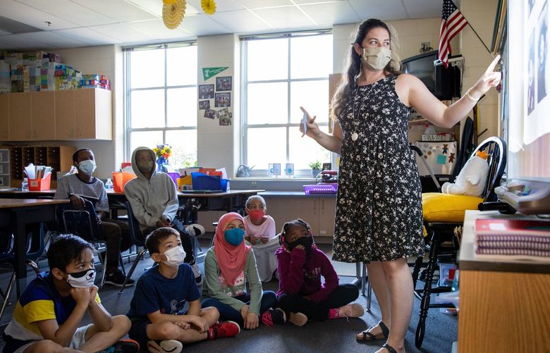 Teacher Gabby Mondelli with her fourth-graders at Samuel W. Tucker Elementary School in Alexandria, Va., in 2021. MUST CREDIT: Photo for The Washington Post by Amanda Andrade-Rhoades