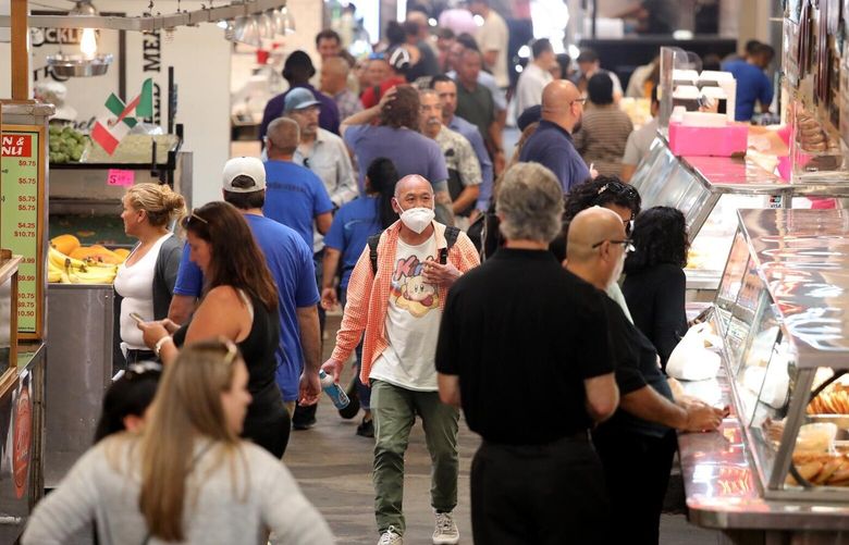 LOS ANGELES, CA – AUGUST 31: Lunch time crowd at Grand Central Market on Thursday, Aug. 31, 2023 in Los Angeles, CA. COVID-19 making a comeback in California. (Gary Coronado / Los Angeles Times)