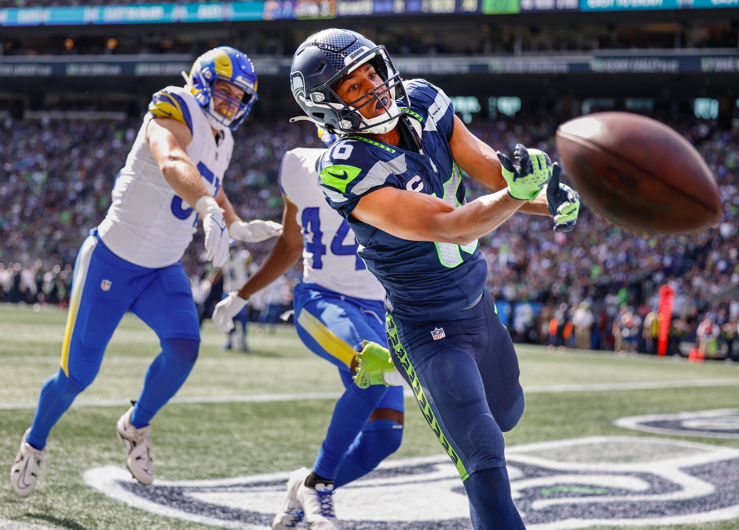 Watch: Tyler Lockett's punt-return TD lifts Seahawks to early 7-0 lead vs.  Rams | The Seattle Times