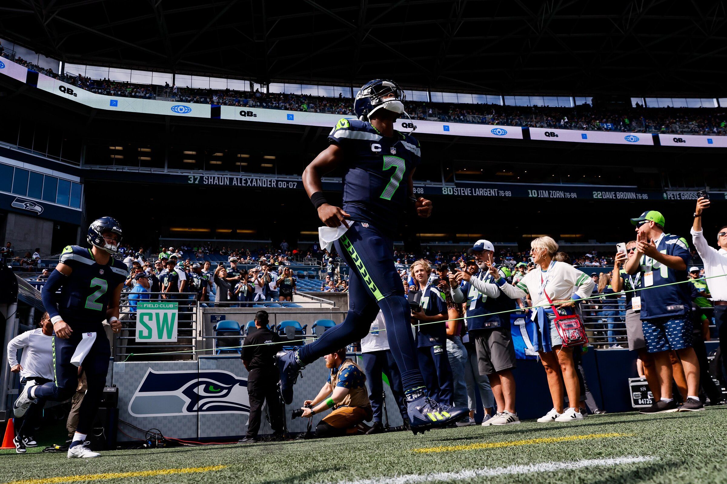 Photos: Seahawks host Rams in season opener