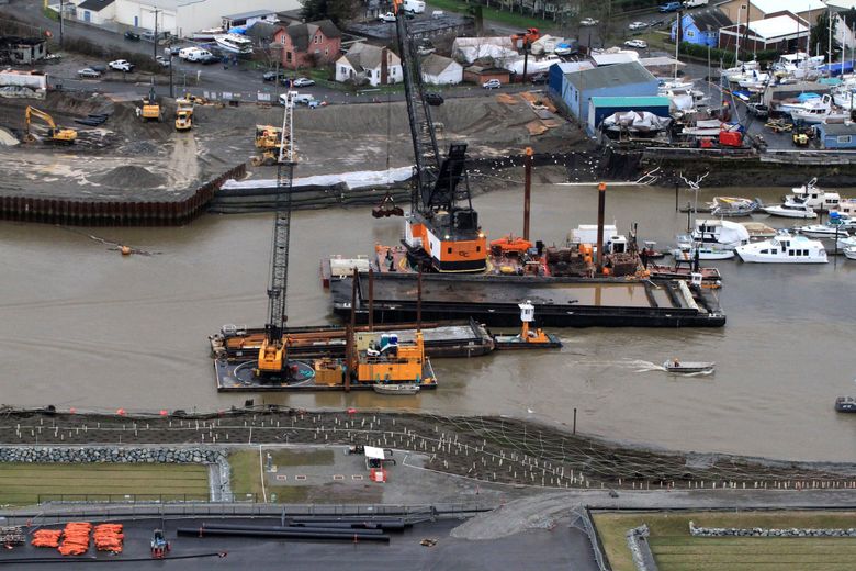 A dredge operates in front of Boeing’s property, at bottom, on the Lower Duwamish Waterway in 2014. Full cleanup will involve dredging contaminated soil from 5 miles of river bottom. (Alan Berner / The Seattle Times, 2014)
