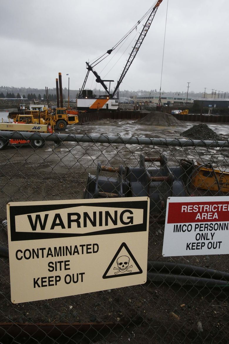 The Port of Seattle, Boeing, the city of Seattle and King County dredged contaminated soils in the lower Duwamish River as part of an “early action” cleanup in 2014. (Alan Berner / The Seattle Times, 2014)