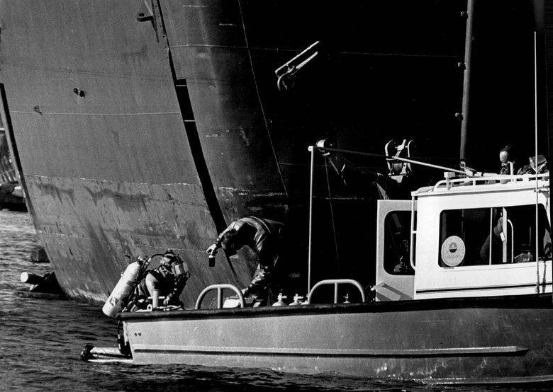 Divers from the Environmental Protection Agency collect samples from the bottom of the Duwamish River near the Marine Power &#038; Equipment shipyard in 1985. The EPA received court permission that year to search for evidence of pollution. (Greg Gilbert / The Seattle Times, 1985)