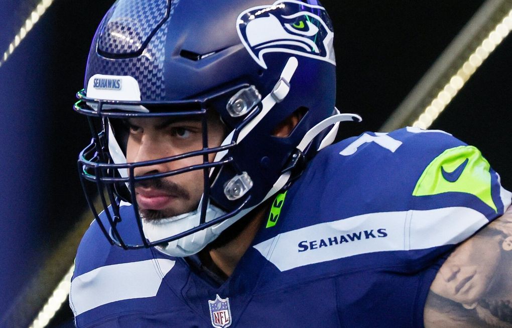 Seahawks give right guard Damien Lewis a surprise start at center