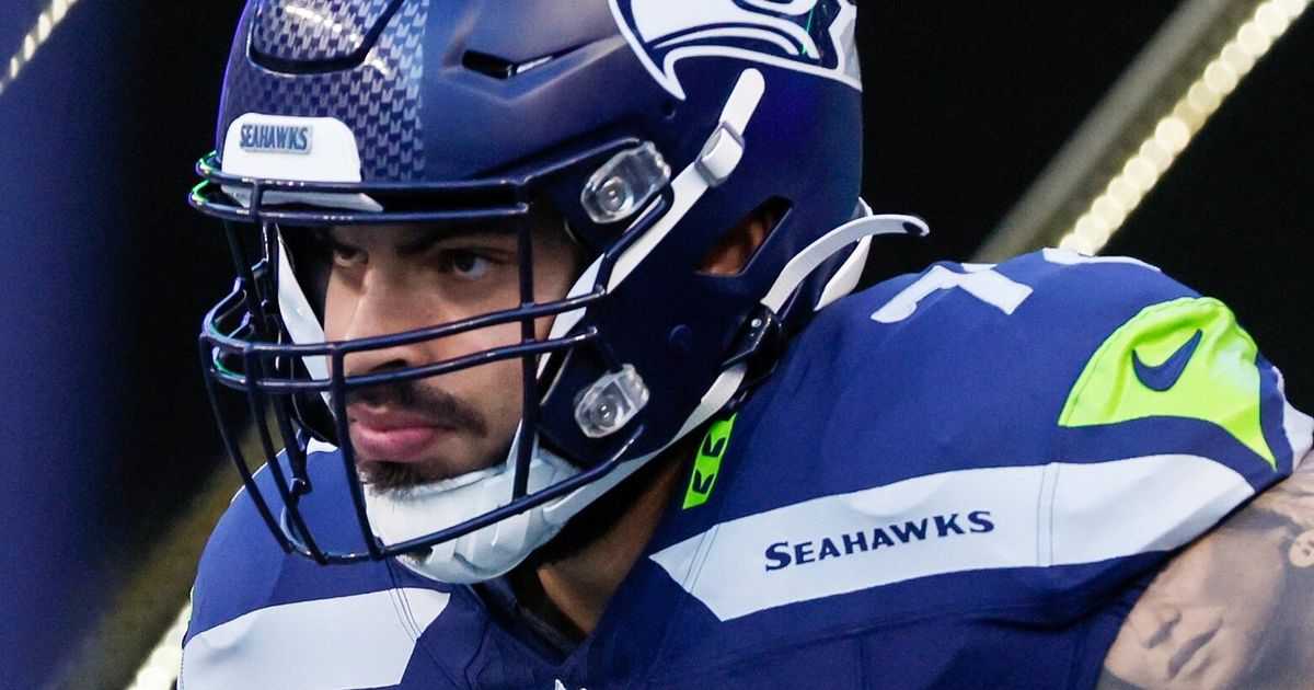 Seahawks lose starting right tackle to IR