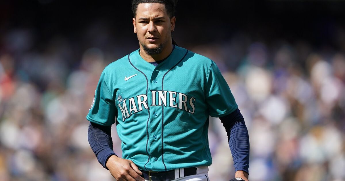 Mariners keep pace in playoff hunt with series win over Angels