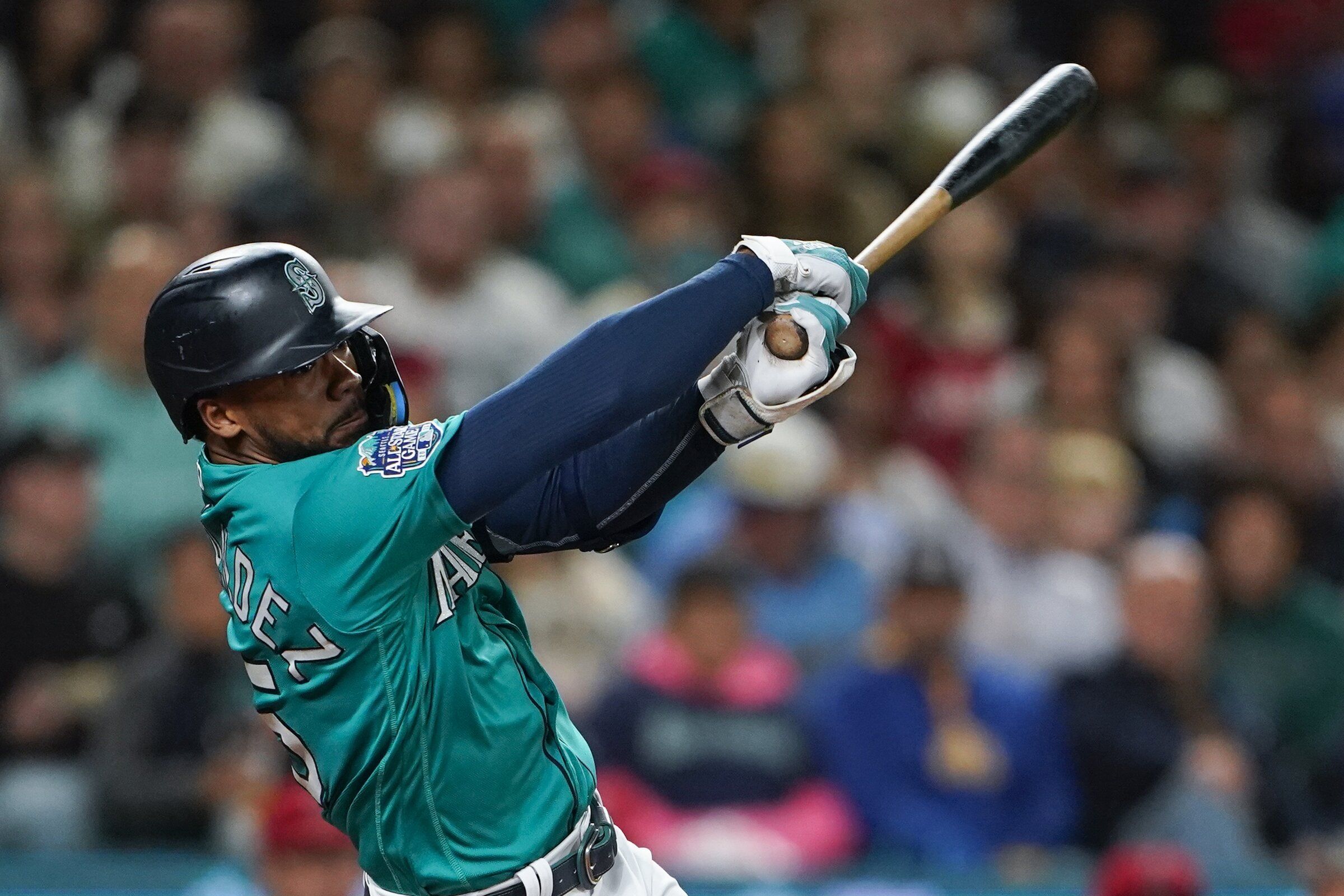 Mariners' Teoscar Hernandez extends MLB's longest active on-base
