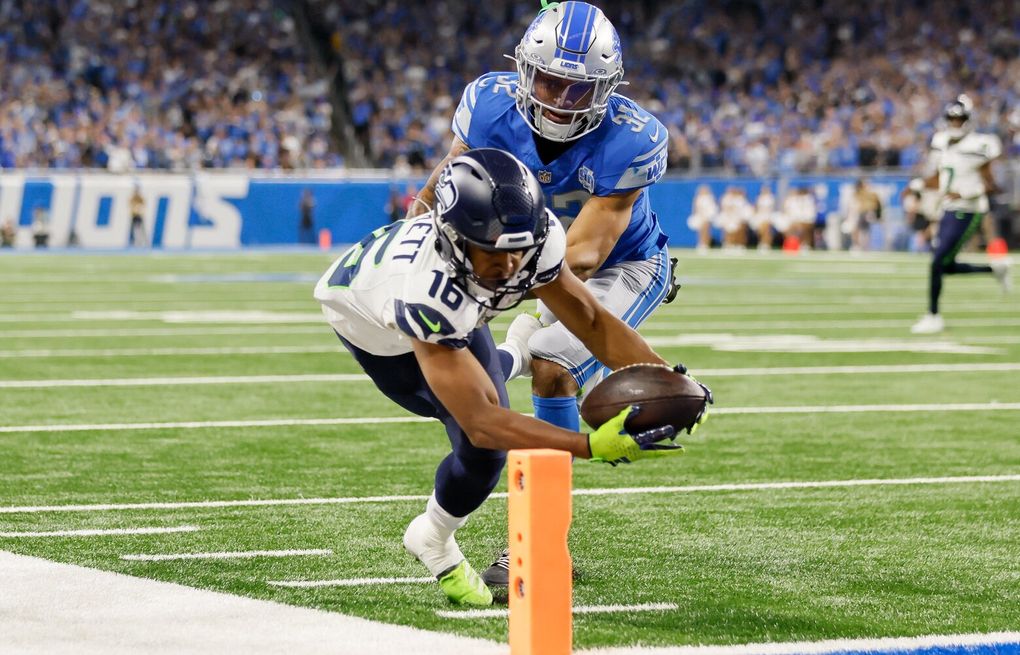 Seattle Seahawks wide receiver Tyler Lockett (16) runs a route on offense  against the Detroit Lions during an NFL football game, Sunday, Oct. 2,  2022, in Detroit. (AP Photo/Rick Osentoski Stock Photo - Alamy