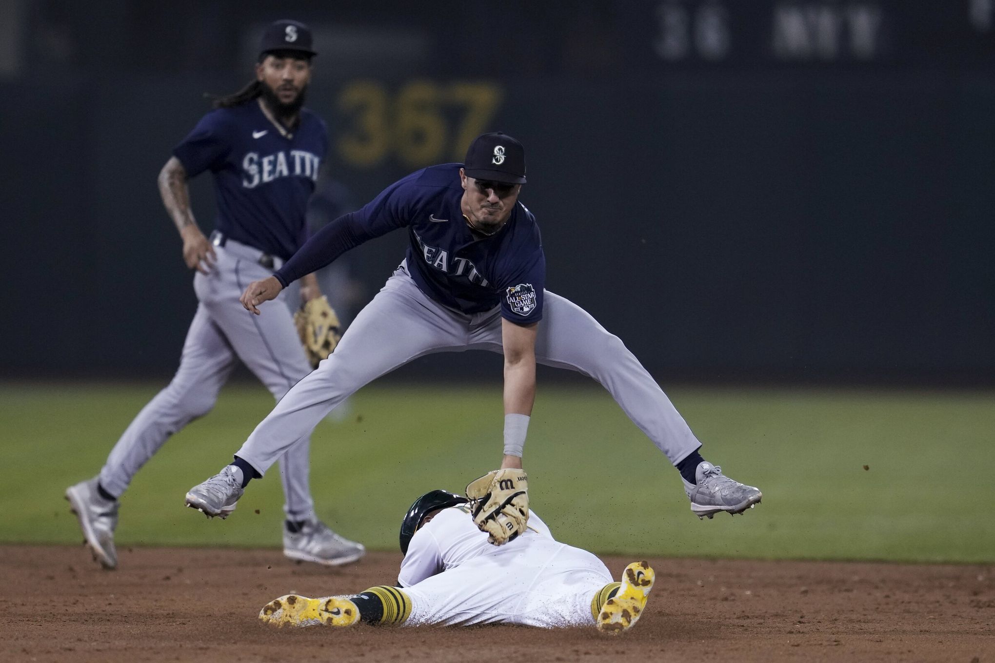 Oakland Athletics: Should the A's Re-Sign Tony Kemp this Off-Season?