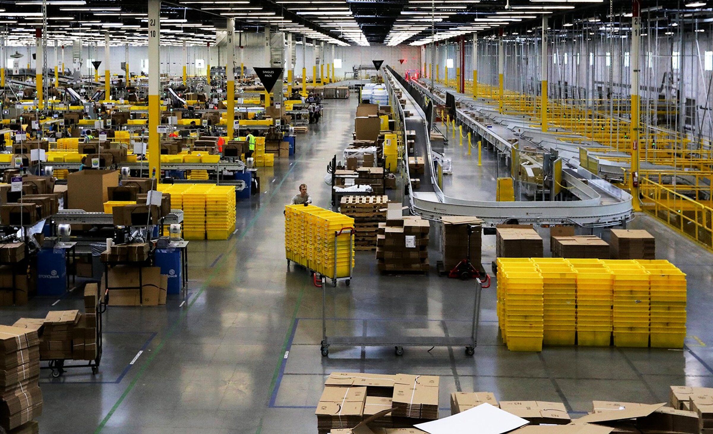 Amazon to hire 7 000 WA workers to prepare for holiday season