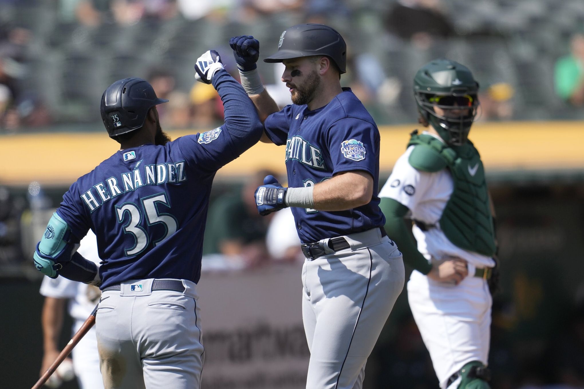 Mariners players angry after team store starts selling Blue Jays